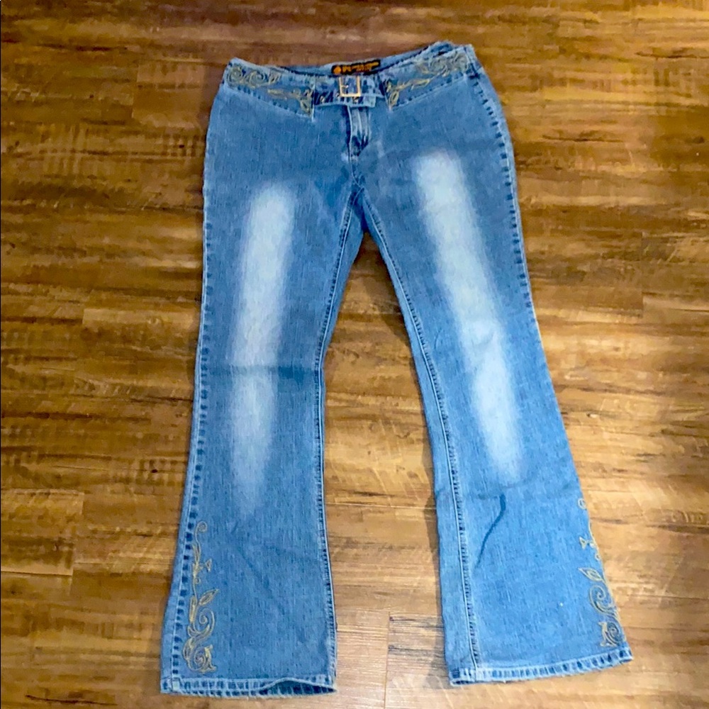 H2H Hot 2 Handle, brand new embroidered jeans size 9 women’s Shakira low rise